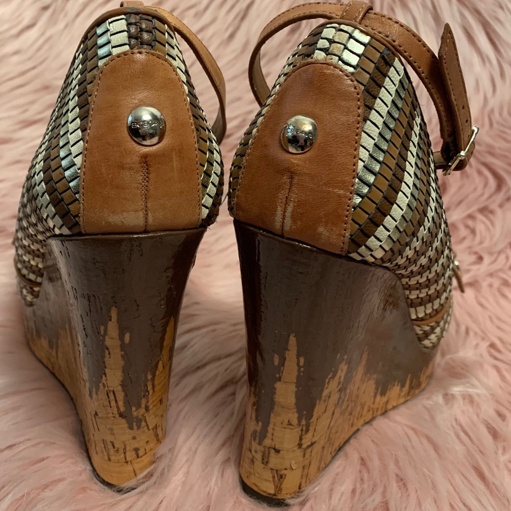 Woman’s BCBG wedges - Picture 3 of 8